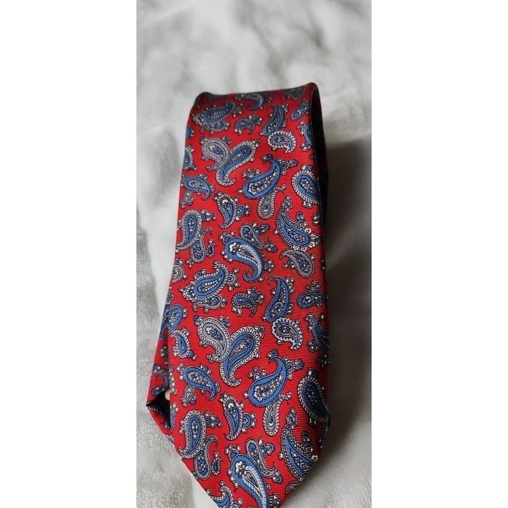 Mallory & Church Ltd 100% Italian Silk Red, Silver, Blue Paisley Men's Neck Tie‎